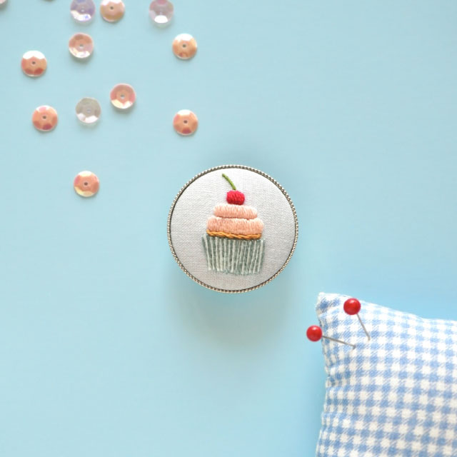 【本店11F】1/11 食べ物刺繍作家かりんと作るマフィンのブローチ
