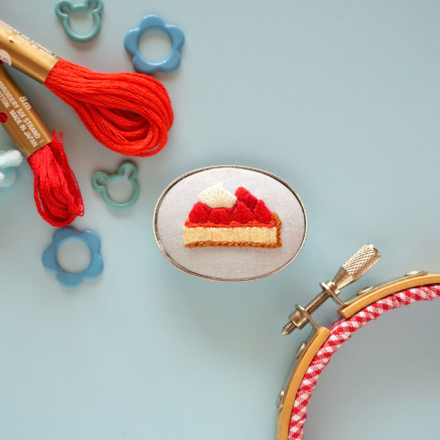 【本店11F】3/7 食べ物刺繍作家かりんと作るいちごタルトの刺繍ブローチ
