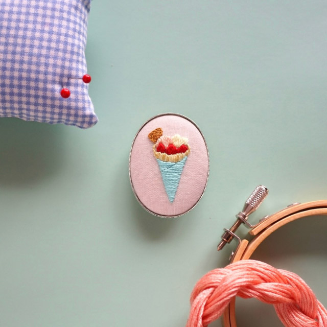 【本店11F】10/25 食べ物刺繍作家かりんと作るクレープの刺繍ブローチ