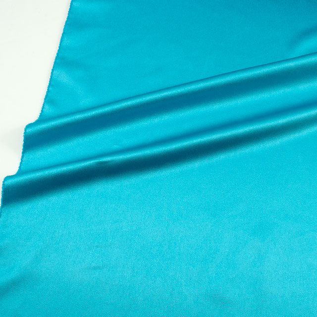 生地 エンボスサテン(205114) 77.ターコイズブルー 10Ae08_