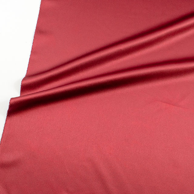 生地 エンボスサテン(205114) 27.エンジ 10Ae08_