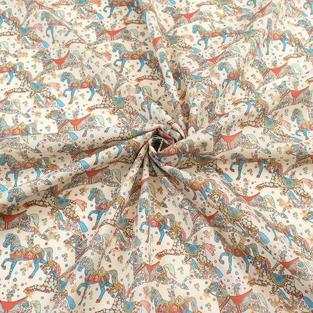 生地 LIBERTY FABRICS リバティ・ファブリックス タナローン 2025AW Festive Collection Celestial Pace セレスティアル・ペース(DC35395) J25B.アイボリー/ブルー 09Ac04j