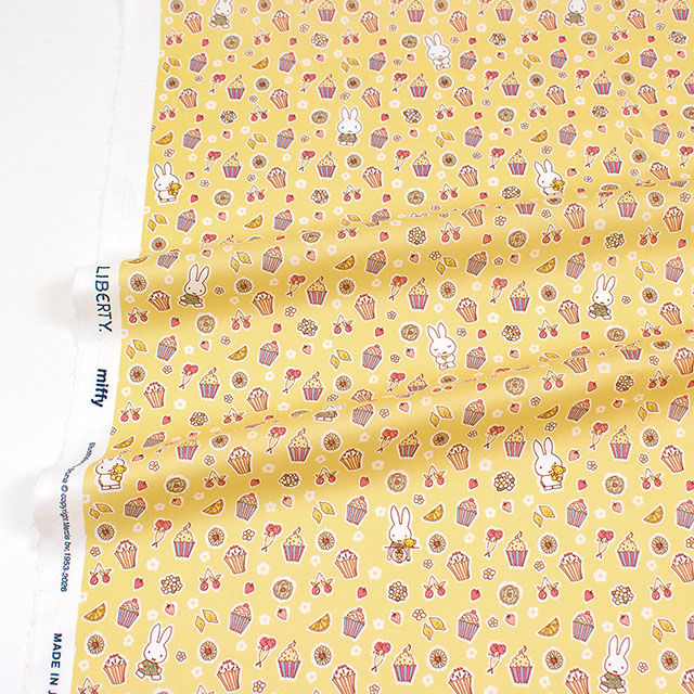 生地 LIBERTY FABRICS リバティ・ファブリックス タナローン The Miffy Picture Book Collection by Liberty A Sweet Birthday ア・スウィート・バースデー(DC35976) 26CT.イエロー 09Ac04j