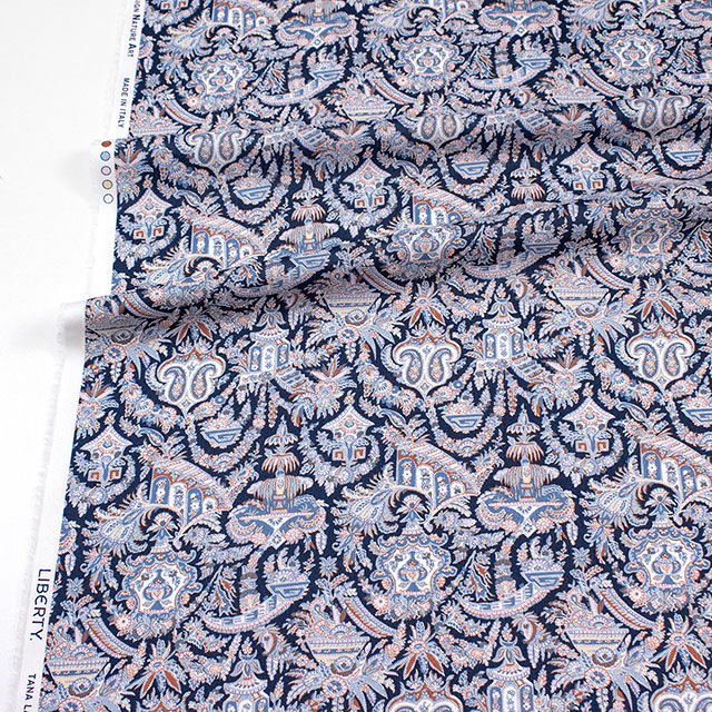 生地 LIBERTY FABRICS リバティ・ファブリックス タナローン 2026AW DESIGN. NATURE. ART. Mythical Marvel ミシカル・マーベル(26-363J62003) 26BU.ネイビー 09Ac04j
