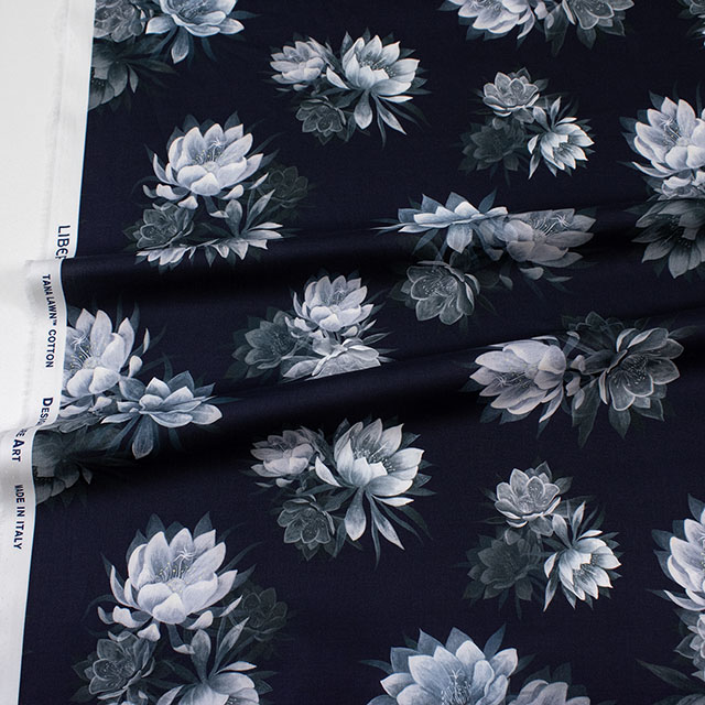 生地 LIBERTY FABRICS リバティ・ファブリックス タナローン 2026AW DESIGN. NATURE. ART. Aura オーラ(26-363J62011) 26AU.ブラック/ブルー 09Ac04j