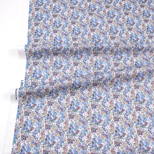 生地 LIBERTY FABRICS リバティ・ファブリックス タナローン 2026AW DESIGN. NATURE. ART. Gertrude's Flowers ガートルーズ・フラワーズ(DC35735) J26D.ペールブルー 09Ac04j