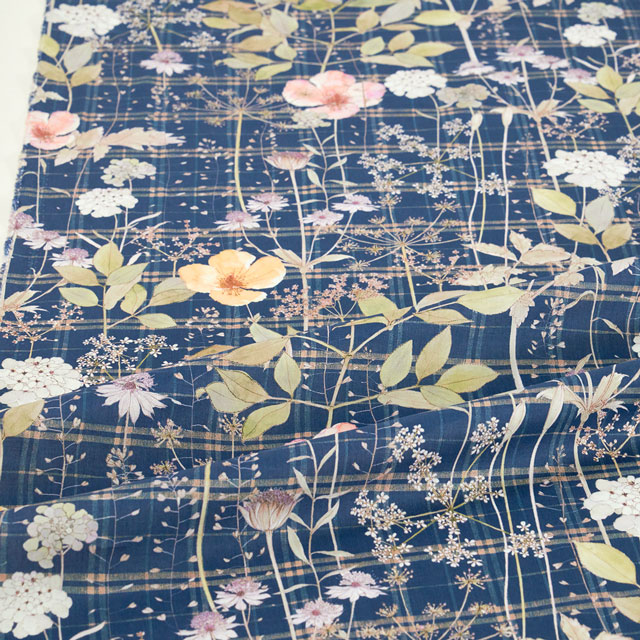 生地 LIBERTY FABRICS リバティ・ファブリックス タナローン エターナル Irma's Garden イルマズ・ガーデン(DC33556) YE.ネイビー 09Ac03j