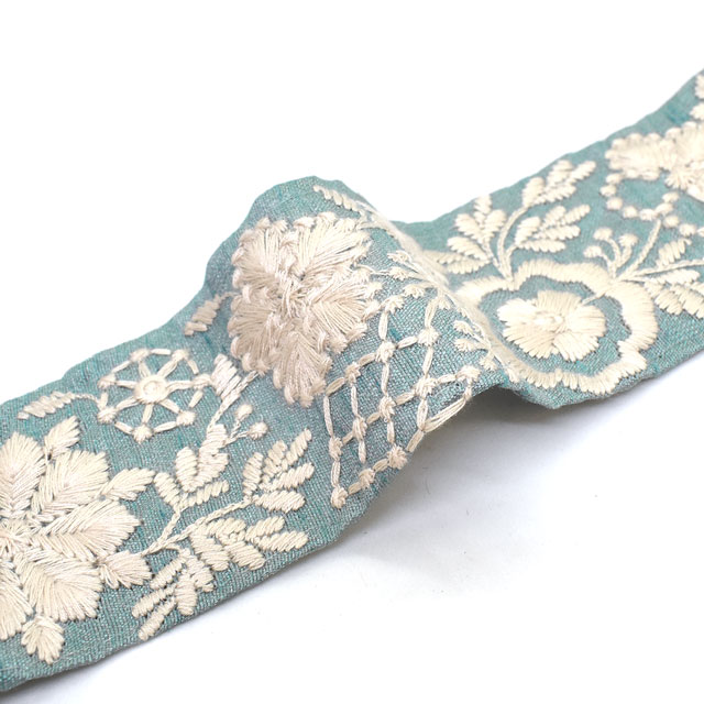 インド製刺繍リボン ミルキーフラワー （02） 80cm入り 5.サックス×アイボリー (H)_4bj