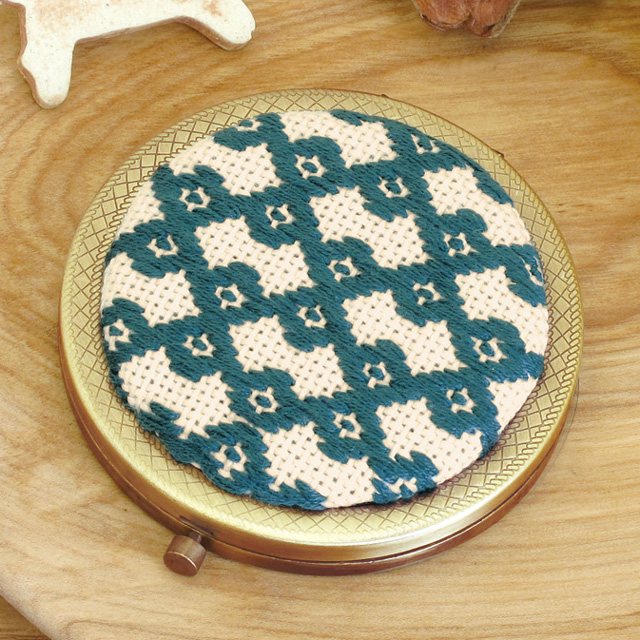 オリムパス こぎん刺しキット コンパクトミラー 22 ベージュ H 5a オカダヤ Okadaya 布 生地 毛糸 手芸用品の専門店