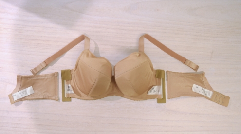 「カップ」「ワイヤー」「アンダー」